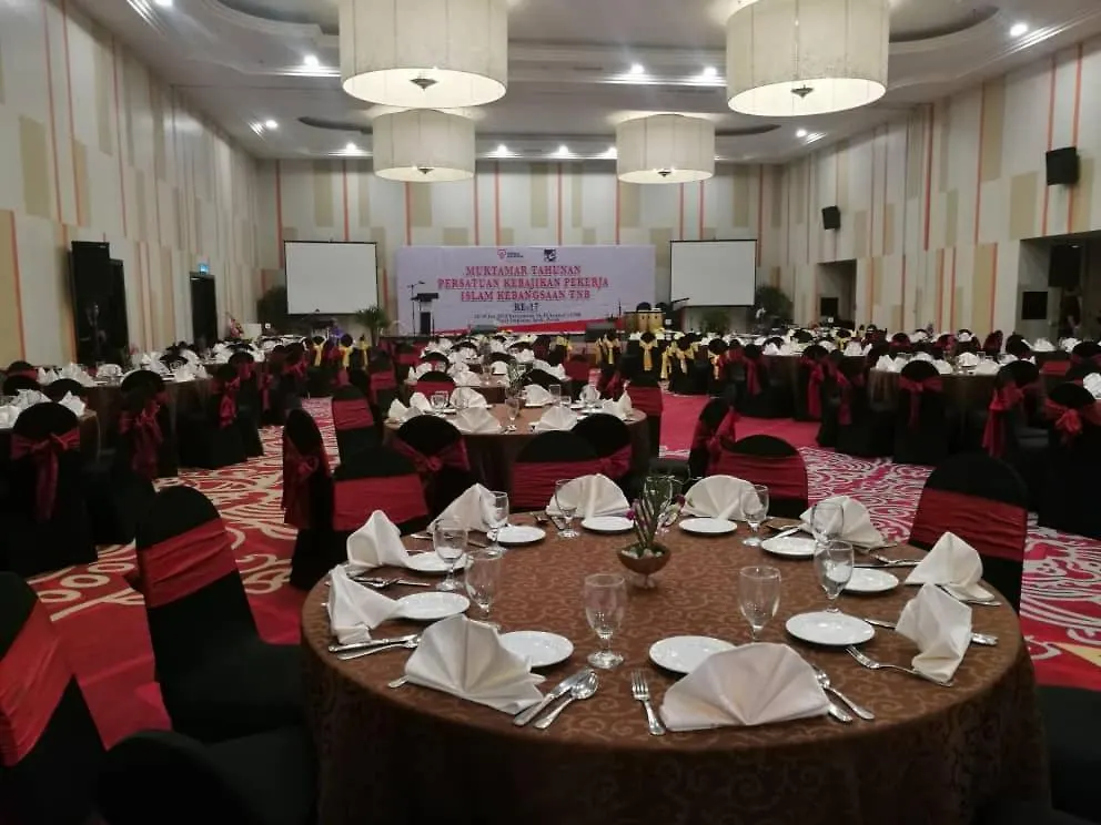 Impiana Hotel Ipoh 4*,